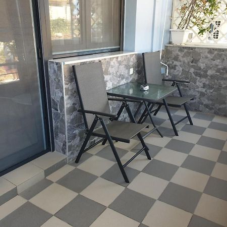 Iros Apartment Néa Péramos Екстериор снимка