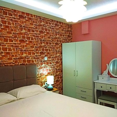 Iros Apartment Néa Péramos Екстериор снимка
