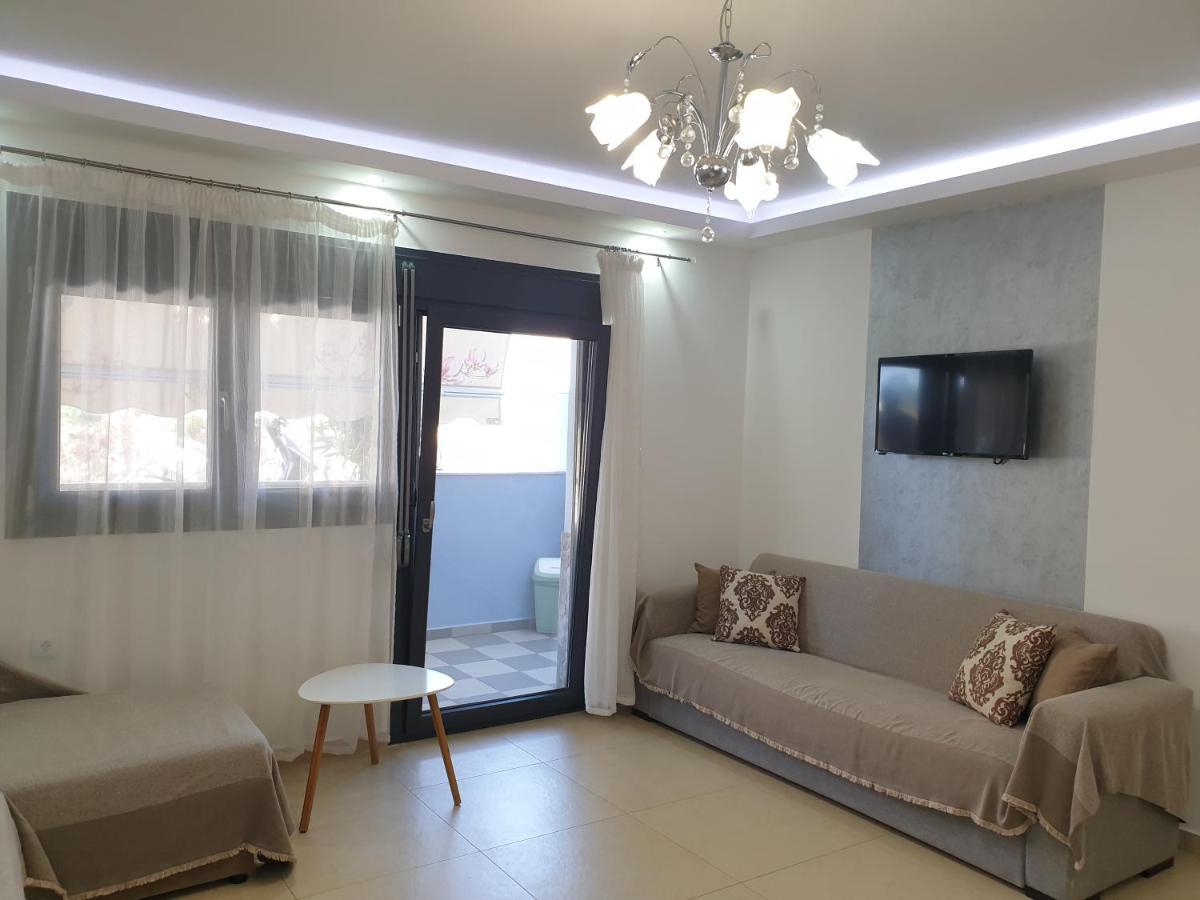 Iros Apartment Néa Péramos Екстериор снимка
