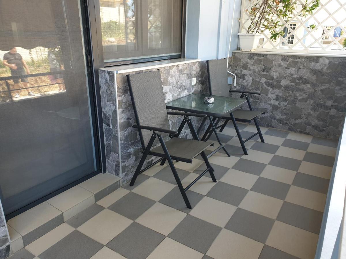 Iros Apartment Néa Péramos Екстериор снимка