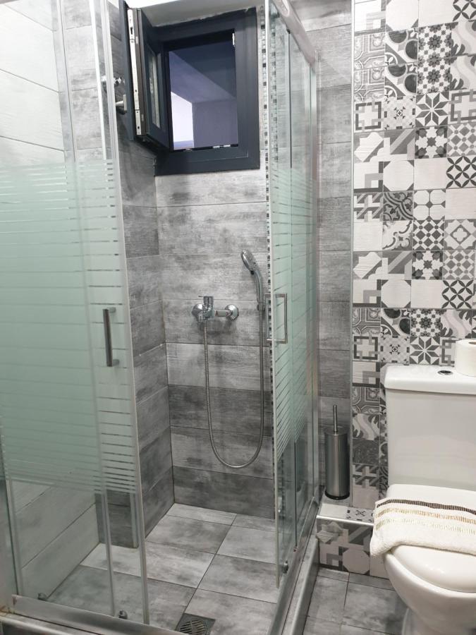 Iros Apartment Néa Péramos Екстериор снимка