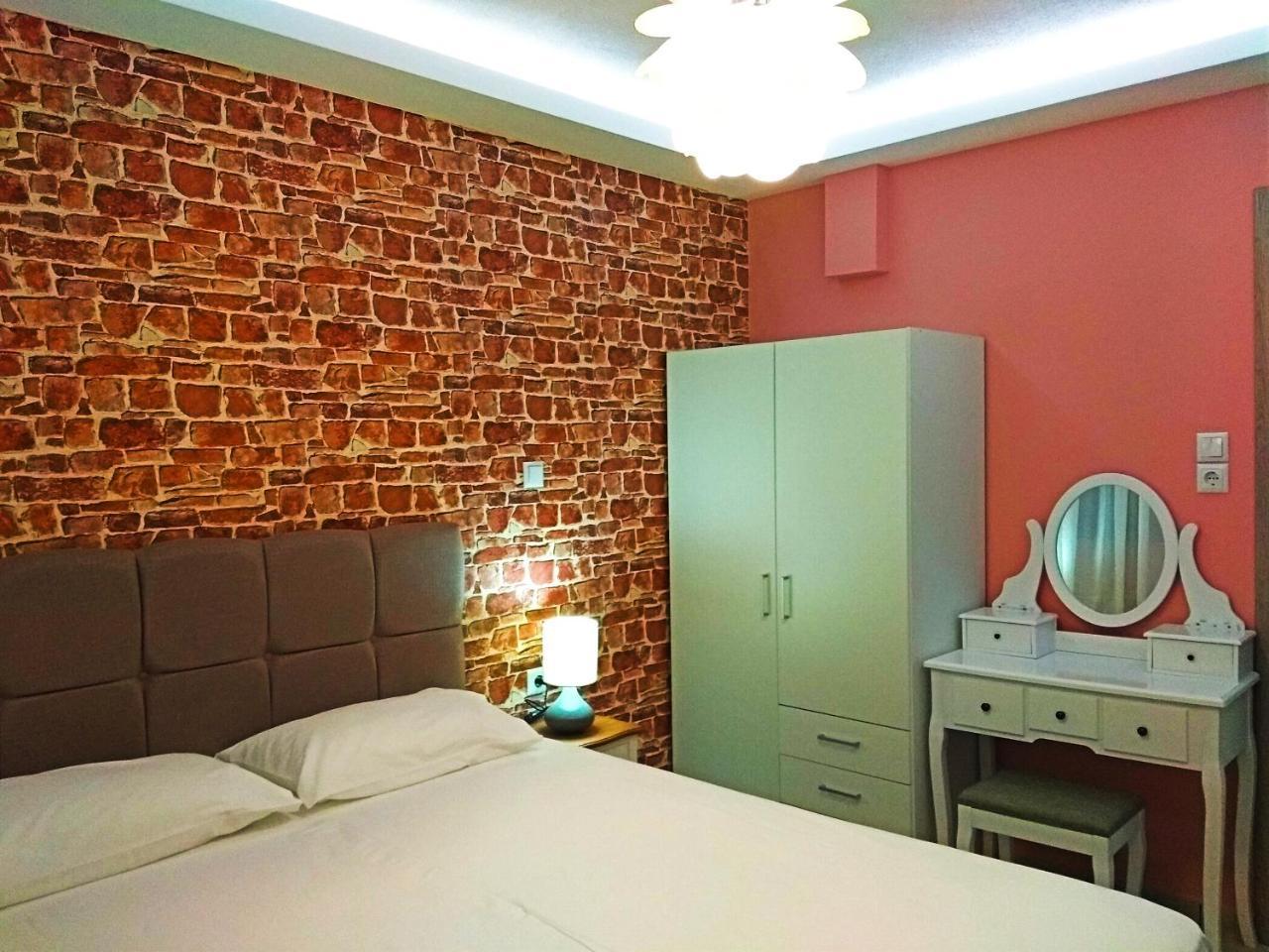 Iros Apartment Néa Péramos Екстериор снимка