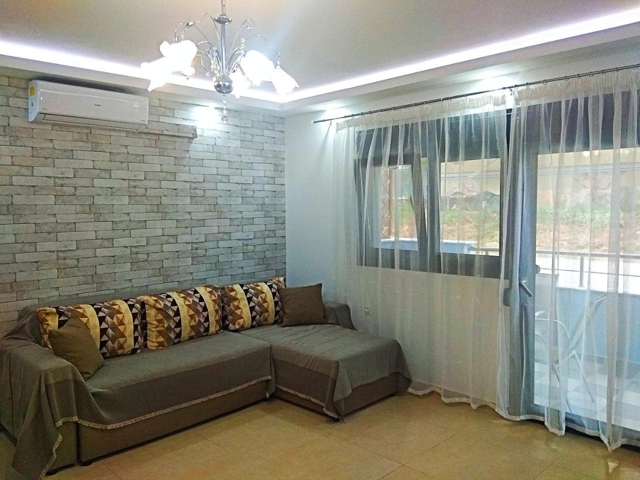 Iros Apartment Néa Péramos Екстериор снимка